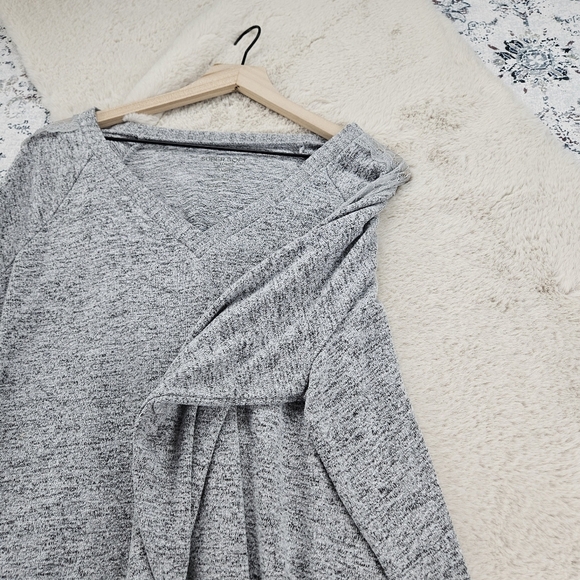 Torrid Super Soft Plush V-Neck Lace Pieced Sleeve Raglan Sweatshirt Heather Gray - Picture 4 of 10